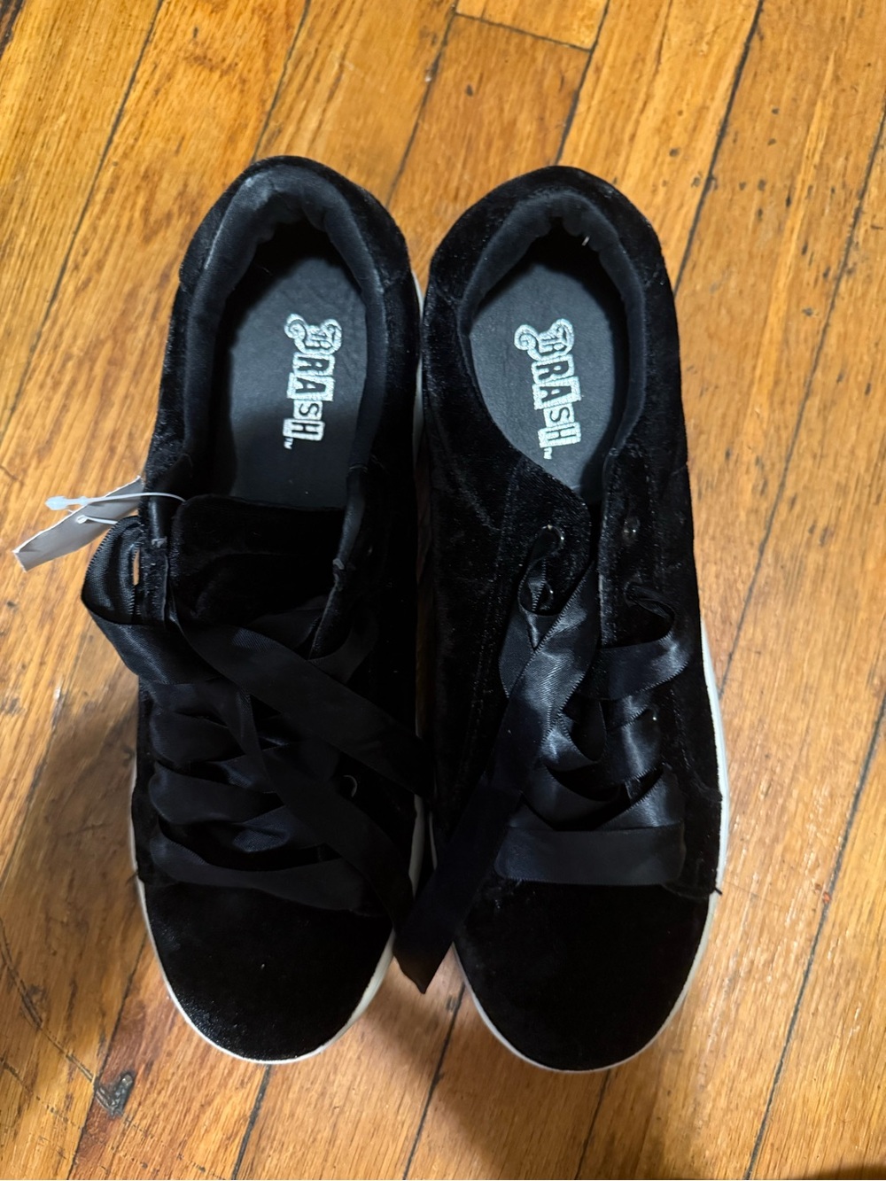 Velvet Ribbon Lace Sneakers in Black